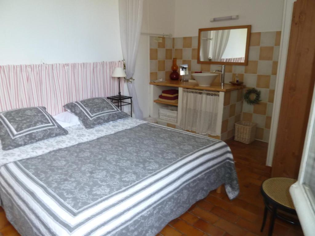 Mas De Valiguiere Hotel Saze  Phòng bức ảnh