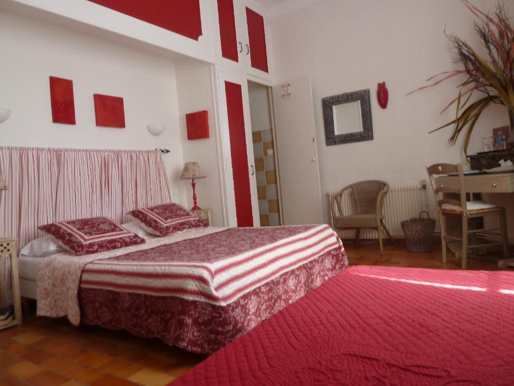Mas De Valiguiere Hotel Saze  Phòng bức ảnh