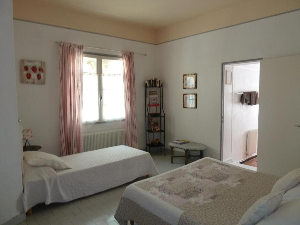 Mas De Valiguiere Hotel Saze  Phòng bức ảnh