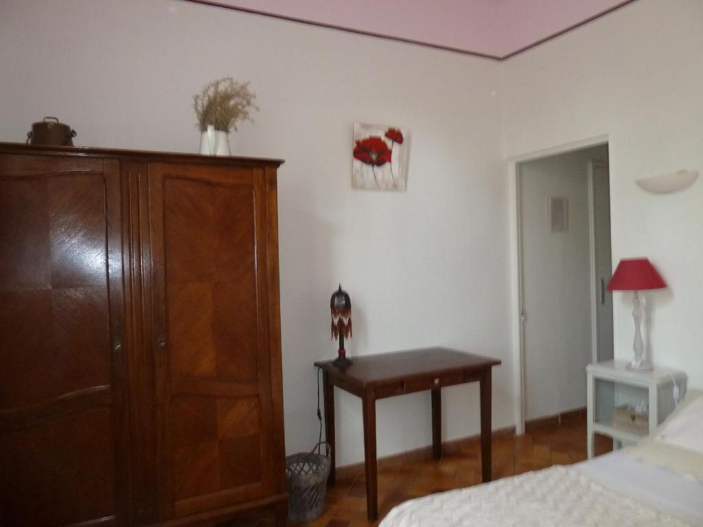 Mas De Valiguiere Hotel Saze  Phòng bức ảnh